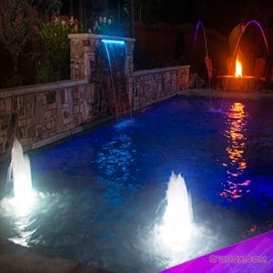 نمای آبشار در شب